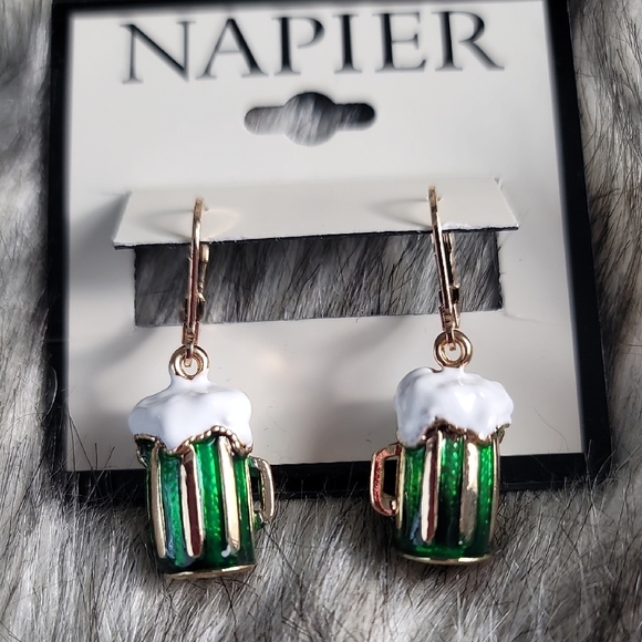NWT Napier Green and Gold Beer Mug Earrings - Picture 2 of 6